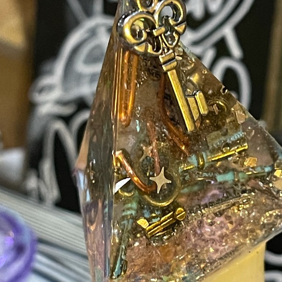 Hecate’s keys organite pyramid - Picture 4 of 5